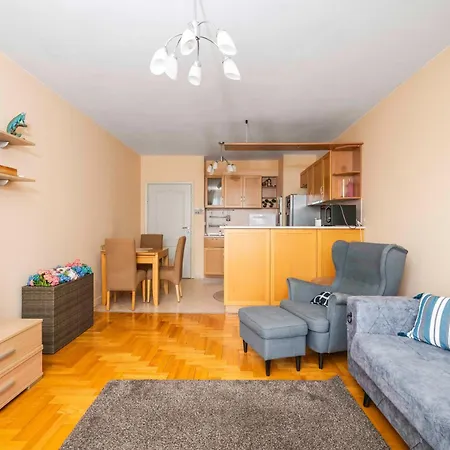 Haven Expansive In Prime Location * 索菲亞