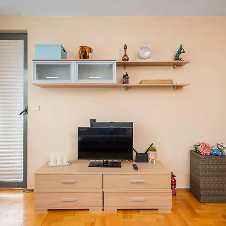 Haven Expansive In Prime Location * 索菲亞