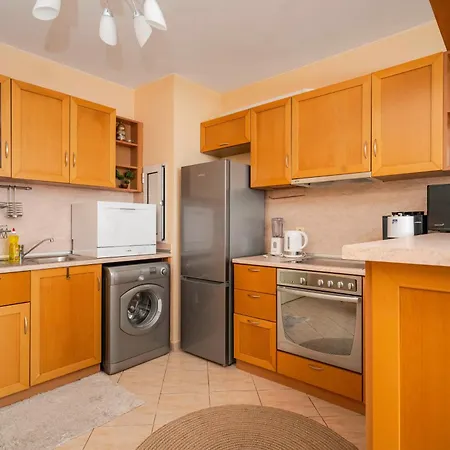 Haven Expansive In Prime Location Апартамент