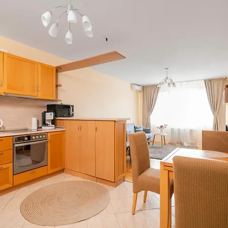 Haven Expansive In Prime Location Apartman